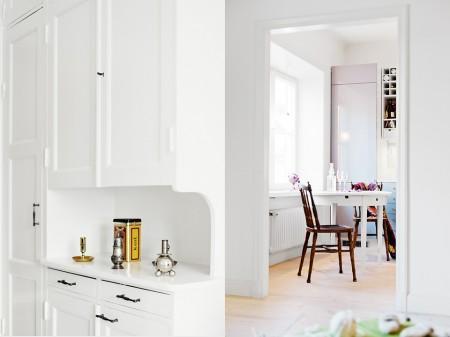 suelos blancos madera clara sofás sofa gris decoración piso sueco minimalista muebles de ikea y vintage interiores nordicos minimalistas estilo nórdico estilo escandinavo diseño de interiores decoración nordica con muebles segunda mano vintage decoración nórdica blanco decoración nórdica decoración minimalista decoración ikea vintage decoración en blanco decoración de interiores blog interiorismo blog estilo nórdico blog decoración blog deco 