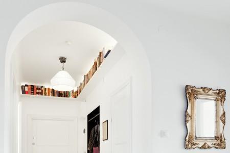 suelos blancos madera clara sofás sofa gris decoración piso sueco minimalista muebles de ikea y vintage interiores nordicos minimalistas estilo nórdico estilo escandinavo diseño de interiores decoración nordica con muebles segunda mano vintage decoración nórdica blanco decoración nórdica decoración minimalista decoración ikea vintage decoración en blanco decoración de interiores blog interiorismo blog estilo nórdico blog decoración blog deco 