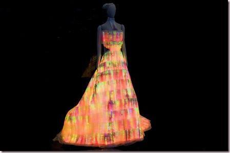 2012122718g1back e1339518113714 thumb La ropa inteligente arrasa!!