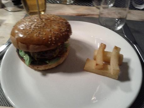 GRANVÍA UNO: una hamburguesa gourmet se esconde tras una suculenta carta. GRANVÍA UNO: una hamburguesa gourmet se esconde tras una suculenta carta.