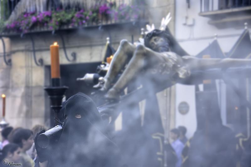 El Vía-Crucis acuerda pasar por la Catedral. El Perdón se lo piensa
