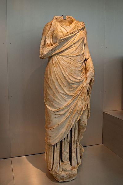 Escultura romana hallada en el yacimiento arqueológico./Anual