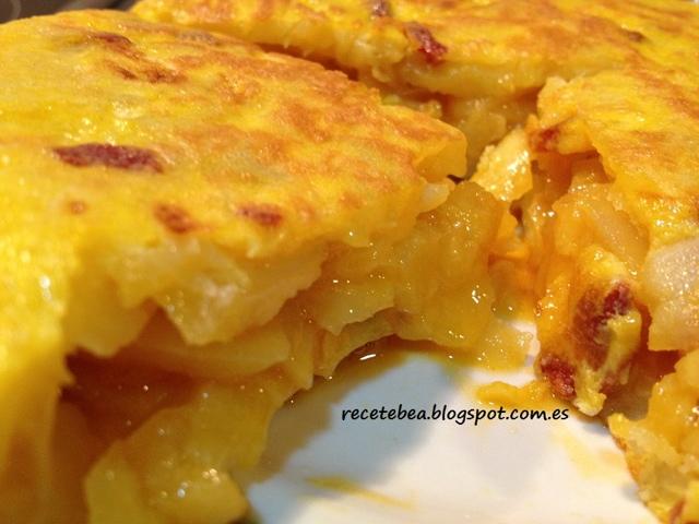 TORTILLA DE PATATA MELOSA CON CHORIZO