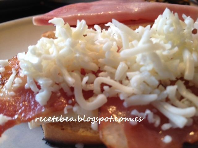 Tosta de bacon y queso