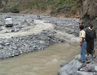 EVALUAN DAÑOS POR CRECIDA DE RIO EN YAUYOS…