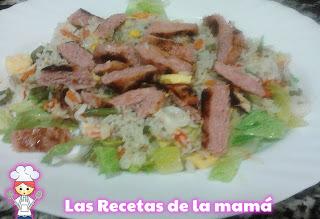 Ensalada semifria con hamburguesa