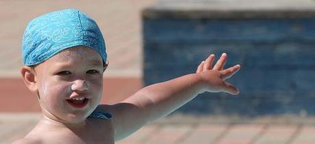 Las quemaduras solares pueden llevar a emergencias a los bebés