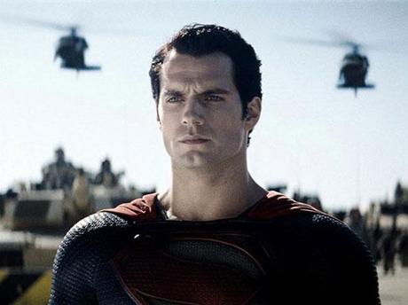 Nueva imagen de Henry Cavill como “El hombre de acero”