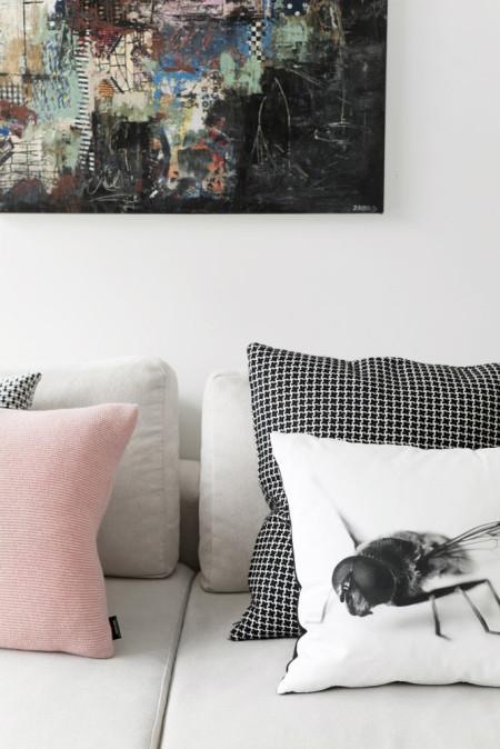 Puro estilo nórdico al norte de Copenhague suelo de láminas de madera de diseño Douglas sofa de Raun sillones exterior Amigo de Fiam sillas ant hormiga arne jacobsen silla barcelona blanco muebles modernos muebles jardin diseño muebles de exterior muebles de diseño Mies van der Rohe muebles de diseño muebles blancos lamparas Paolo Rizzatto Oi Soi Oi lampara de diseño blanco estilo nórdico puro blanco estilo nórdico blanco estilo nórdico estilo escandinavo diseño de interiores diseño de exteriores decoración nórdica decoración en blanco decoración de interiores cojines Louise Roe cocinas TREND cocinas modernas cocinas blancas chimenea Philip Pejse blog decoración bañeras G. Pasquali Bad & Stil