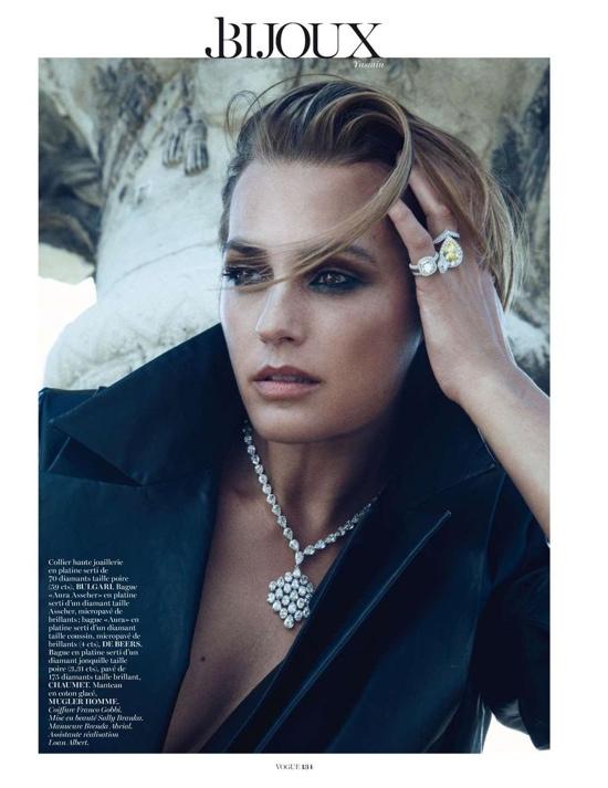 Joyas y accesorios: Vogue Paris con Yasmin Le Bon.