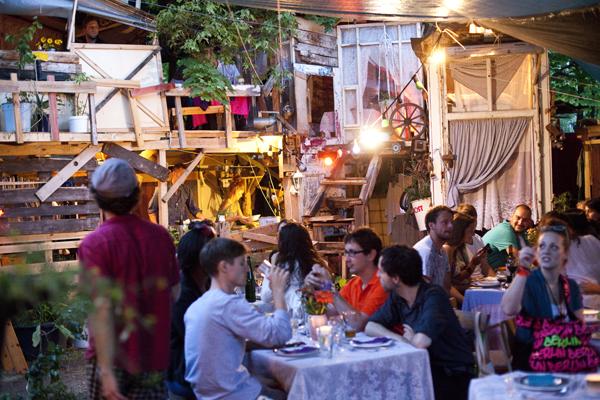 the pale blue door2 The Pale Blue Door: El Restaurante Vagabundo 