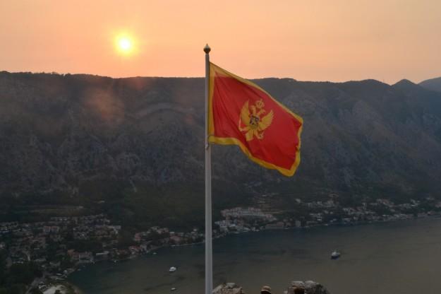 La bandera de la república más jóven de Europa, flameando en Kotor