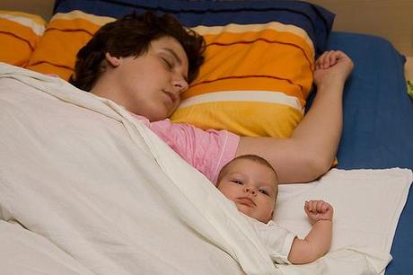 bebe-crianza La “crianza antigua” es mejor para el desarrollo cerebral del bebé