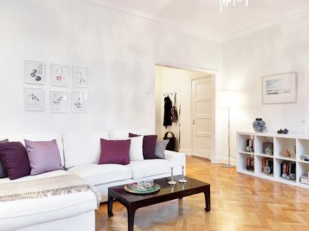 suelo de roble espigado suelo de madera sofa blanco ikea salón blanco decoración planta distribución abierta nevera negra cocina blanca muebles blancos decoración lamparas de diseño blanco iluminación del hogar estilo nórdico dormitorio decoración blanco distribuición diafana distribución diafana abierta salón cocina comedor diseño de interiores diseño de iluminación y lamparas decoración nórdica decoración moderna decoración en blanco decoración de interiores cocinas modernas cocinas de ikea cocinas blancas blog interiorismo blog interiores blog decoración adornos de colores accesorios complementos hogar 