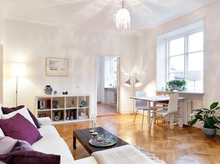 suelo de roble espigado suelo de madera sofa blanco ikea salón blanco decoración planta distribución abierta nevera negra cocina blanca muebles blancos decoración lamparas de diseño blanco iluminación del hogar estilo nórdico dormitorio decoración blanco distribuición diafana distribución diafana abierta salón cocina comedor diseño de interiores diseño de iluminación y lamparas decoración nórdica decoración moderna decoración en blanco decoración de interiores cocinas modernas cocinas de ikea cocinas blancas blog interiorismo blog interiores blog decoración adornos de colores accesorios complementos hogar 