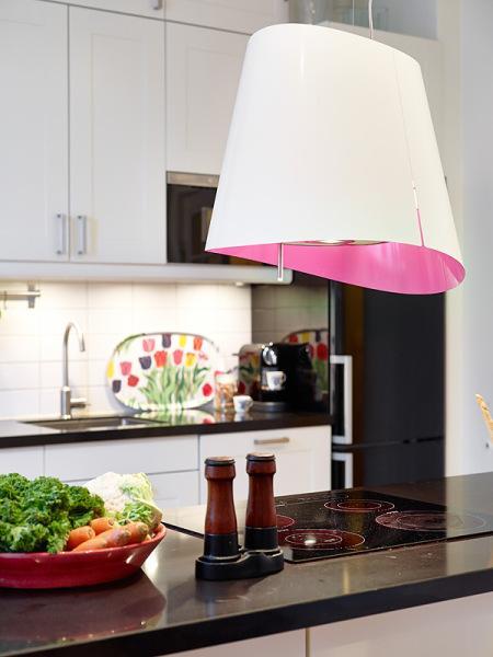 suelo de roble espigado suelo de madera sofa blanco ikea salón blanco decoración planta distribución abierta nevera negra cocina blanca muebles blancos decoración lamparas de diseño blanco iluminación del hogar estilo nórdico dormitorio decoración blanco distribuición diafana distribución diafana abierta salón cocina comedor diseño de interiores diseño de iluminación y lamparas decoración nórdica decoración moderna decoración en blanco decoración de interiores cocinas modernas cocinas de ikea cocinas blancas blog interiorismo blog interiores blog decoración adornos de colores accesorios complementos hogar 