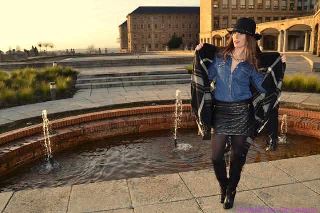 COWBOY: MAXI PONCHO Y SOMBRERO DE PINCHOS