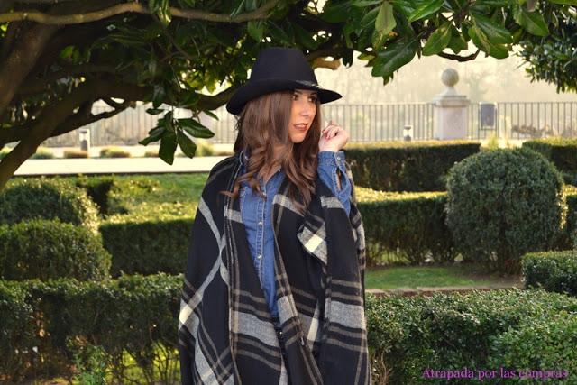 COWBOY: MAXI PONCHO Y SOMBRERO DE PINCHOS