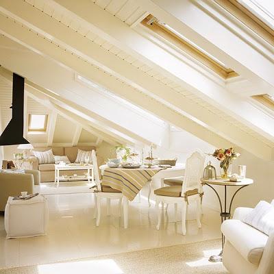 Los Interiores de Techos de Tejas Rusticos