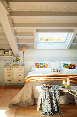 Los Interiores de Techos de Tejas Rusticos