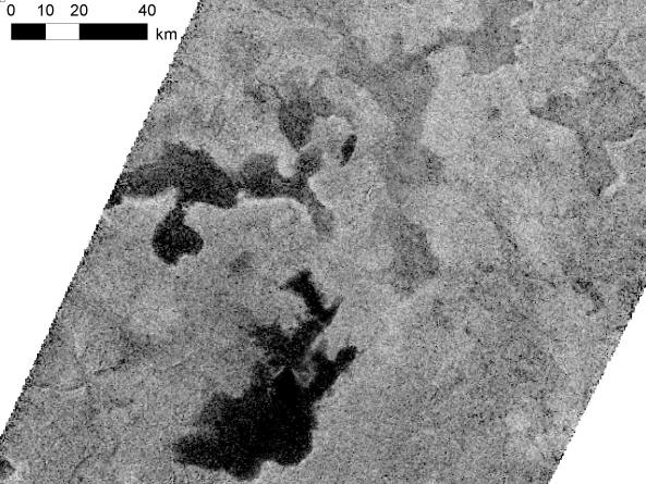 Las ondas de radio se reflejan de diferente manera en un lago de Titán