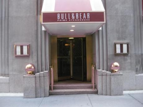 Si la bolsa baja, tienes descuento en tu bebida Si la bolsa baja, tienes descuento en tu bebida