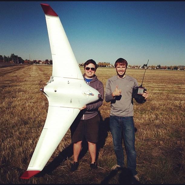 Drone volador que reparte comida a domicilio