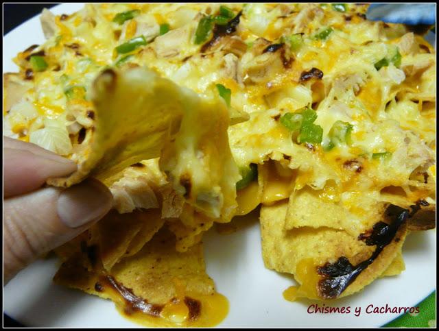 Nachos con Pollo y Queso