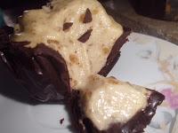 Tacitas de chocolate y mousse de café