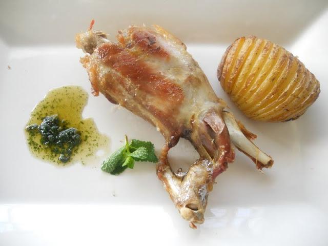 Cabrito en agua y sal con salsa de menta
