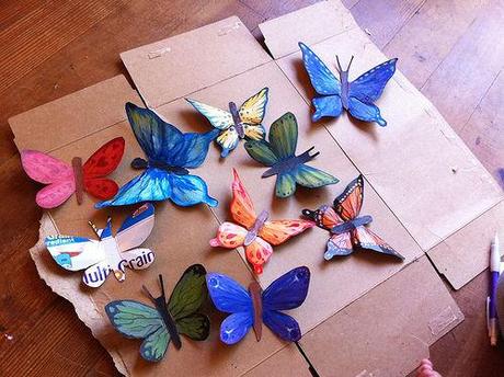 DIY tutorial como hacer mariposas de reciclaje cartón