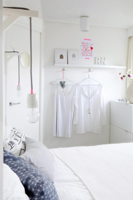 suelos de microcemento blanco sofá blanco chaiselong sillas transparentes muebles de madera natural muebles de ikea muebles de exterior muebles de diseño interiorismo nórdico interiores pisos pequeños estilo nórdico estilo escandinavo decoración diseño nórdico diseño holandés diseño de interiores diseño de exteriores decorar pisos pequeños decorar casas decoración sueca decoración sencilla decoración romántica decoración pisos pequeños decoración de interiores cocinas modernas pequeñas cocinas blancas pequeñas casas verano en holanda casas pequeñas veraneo decoración blog interiorismo blog decoración blog de diseño escandinavo apartamentos pequeños decoración 