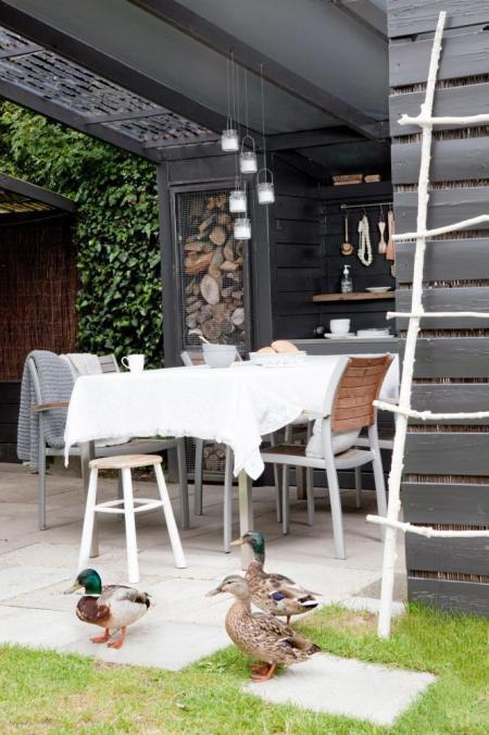 suelos de microcemento blanco sofá blanco chaiselong sillas transparentes muebles de madera natural muebles de ikea muebles de exterior muebles de diseño interiorismo nórdico interiores pisos pequeños estilo nórdico estilo escandinavo decoración diseño nórdico diseño holandés diseño de interiores diseño de exteriores decorar pisos pequeños decorar casas decoración sueca decoración sencilla decoración romántica decoración pisos pequeños decoración de interiores cocinas modernas pequeñas cocinas blancas pequeñas casas verano en holanda casas pequeñas veraneo decoración blog interiorismo blog decoración blog de diseño escandinavo apartamentos pequeños decoración 