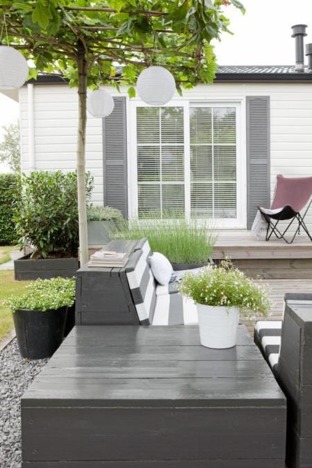 suelos de microcemento blanco sofá blanco chaiselong sillas transparentes muebles de madera natural muebles de ikea muebles de exterior muebles de diseño interiorismo nórdico interiores pisos pequeños estilo nórdico estilo escandinavo decoración diseño nórdico diseño holandés diseño de interiores diseño de exteriores decorar pisos pequeños decorar casas decoración sueca decoración sencilla decoración romántica decoración pisos pequeños decoración de interiores cocinas modernas pequeñas cocinas blancas pequeñas casas verano en holanda casas pequeñas veraneo decoración blog interiorismo blog decoración blog de diseño escandinavo apartamentos pequeños decoración 