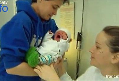 El hijo de dos lesbianas es el primer bebé francés de 2013