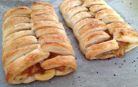 Buen finde Trenzas de hojaldre con plátano y manzana recetas sencillas hojaldre de compra fresco recetas rápidas y fáciles de postres recetas postres con restos recetas postres con frutas recetas fáciles con hojaldre recetas delikatissen recetas de tartas individuales recetas de pastas de hojaldre caseras recetas con plátano recetas con manzana Receta de trenzas de hojaldre con plátano y manzana postres fáciles recetas postres delikatissen postres con frutas manzana y platano gastro blog fotos de postres fotos bonitas de postres blog de recetas de postres