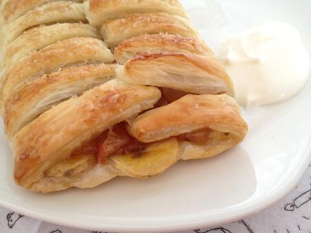 Buen finde Trenzas de hojaldre con plátano y manzana recetas sencillas hojaldre de compra fresco recetas rápidas y fáciles de postres recetas postres con restos recetas postres con frutas recetas fáciles con hojaldre recetas delikatissen recetas de tartas individuales recetas de pastas de hojaldre caseras recetas con plátano recetas con manzana Receta de trenzas de hojaldre con plátano y manzana postres fáciles recetas postres delikatissen postres con frutas manzana y platano gastro blog fotos de postres fotos bonitas de postres blog de recetas de postres