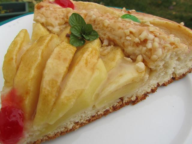 Coca panadera de yogurt y manzana