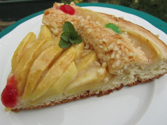 Coca panadera de yogurt y manzana