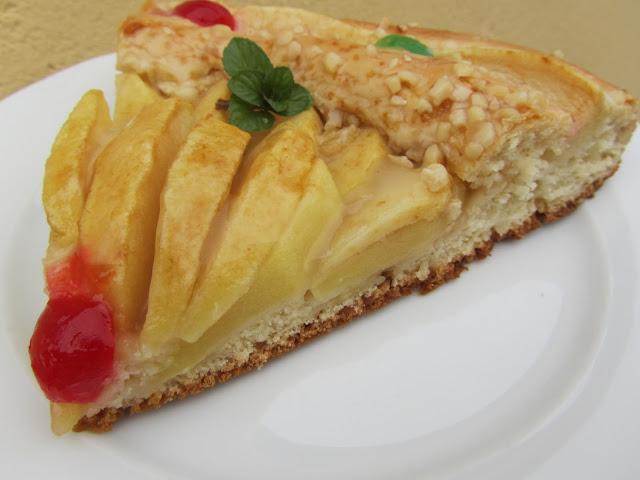 Coca panadera de yogurt y manzana