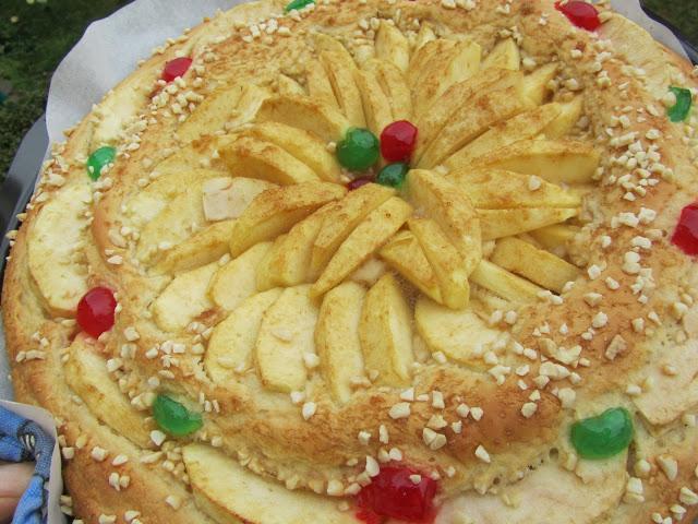 Coca panadera de yogurt y manzana