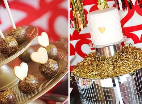 Kits para photocalls, globos pequeños de látex y algunos posts divertidos fiesta San Valentín