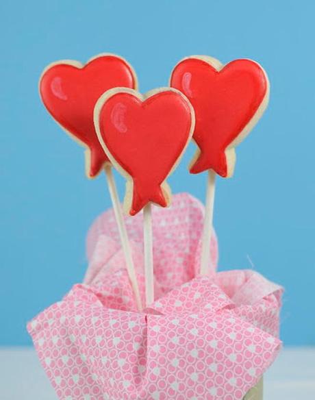 Kits para photocalls, globos pequeños de látex y algunos posts divertidos galletas corazón