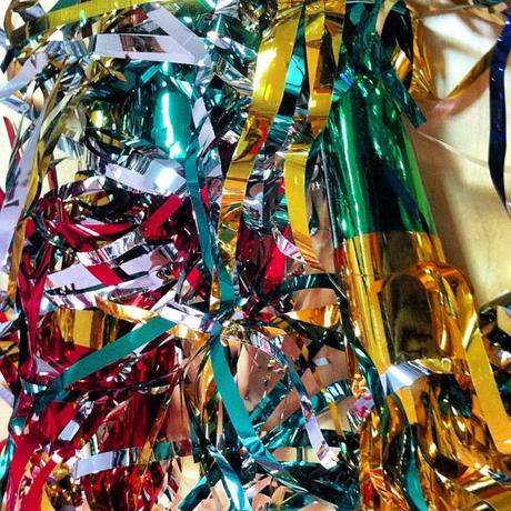 Kits para photocalls, globos pequeños de látex y algunos posts divertidos trompetas brillantes