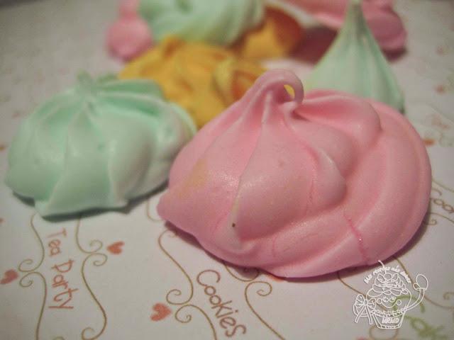 BESITOS DE MERENGUE DE PEGGY PORSCHEN  VERSIÓN MIS RECETAS.....