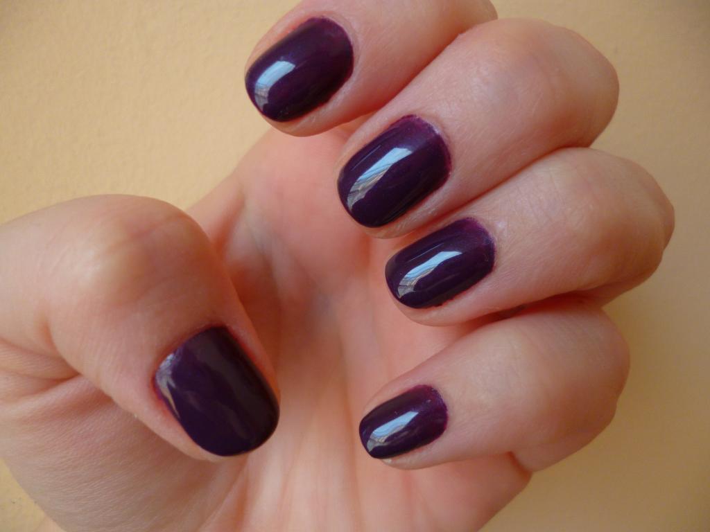 CND Shellac Rock Royalty