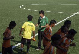 Óscar Bruzón es el primer español que entrena en la India