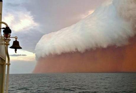 Monumental tormenta de arena en Australia