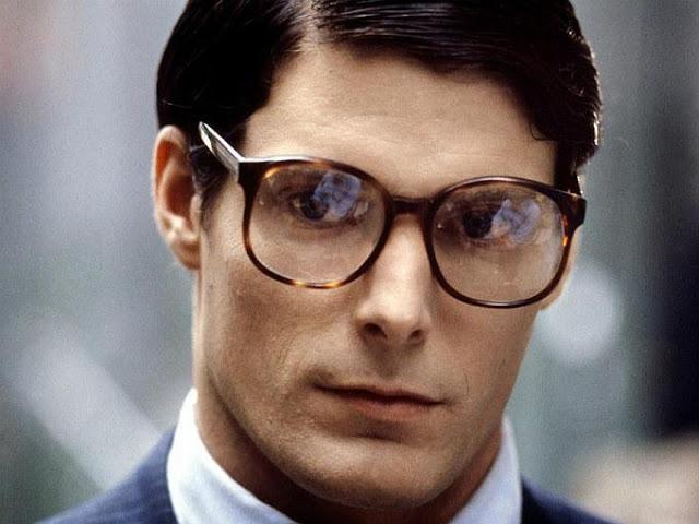 LAS SUPERGAFAS DE CLARK KENT