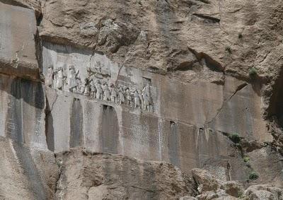 La Piedra Rosetta y el Relieve de Behistún.